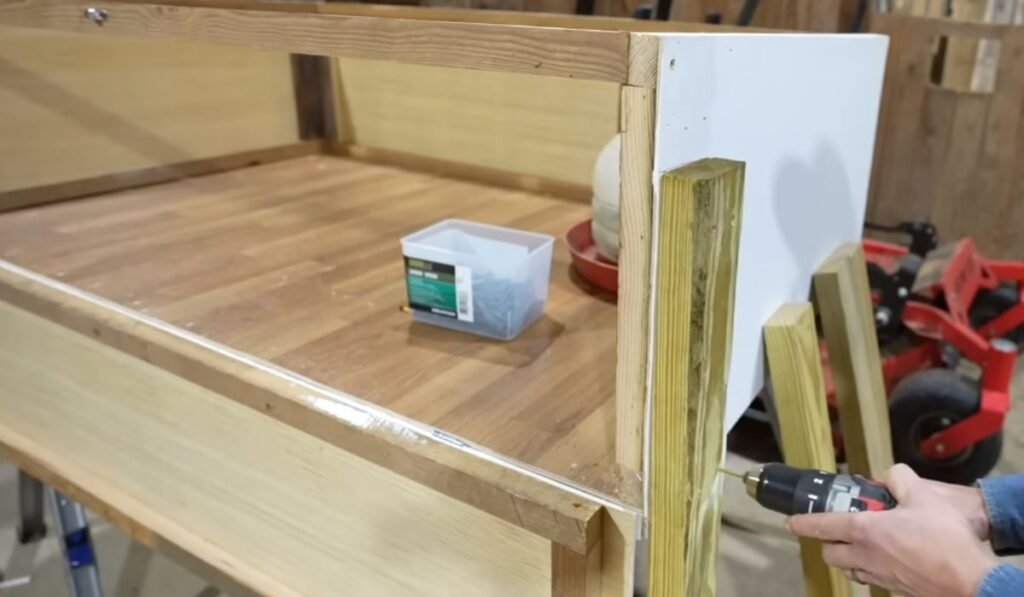 Guide to Build Baby Chicks Brooder