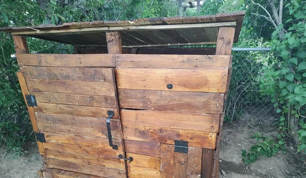 Pallet Wood Coop