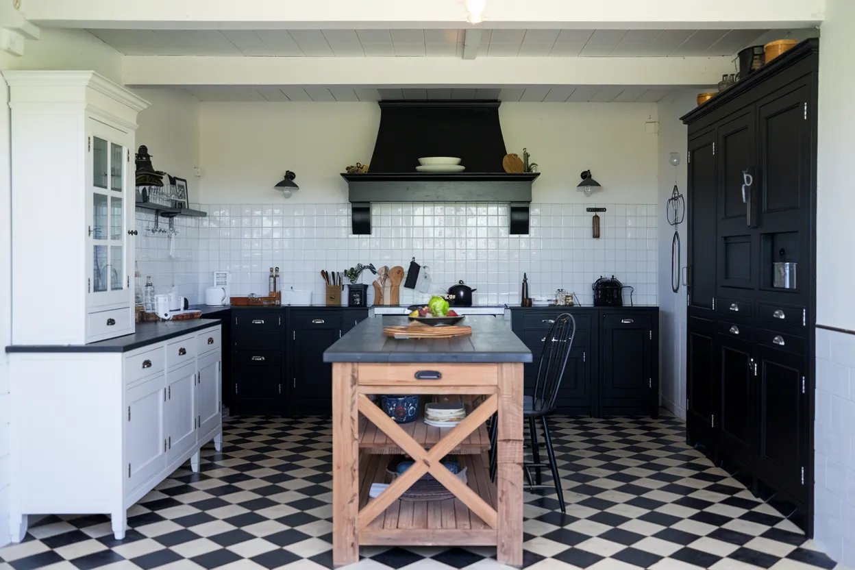 Black and White Kitchen Ideas