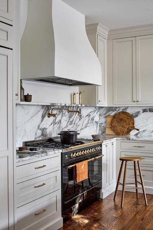 Marble Backsplash for Black and White Kitchen Ideas