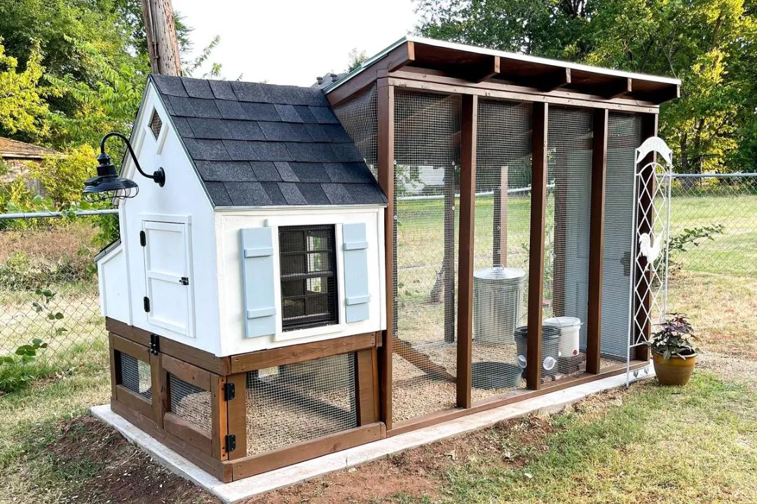 Open-air Pallet Coop