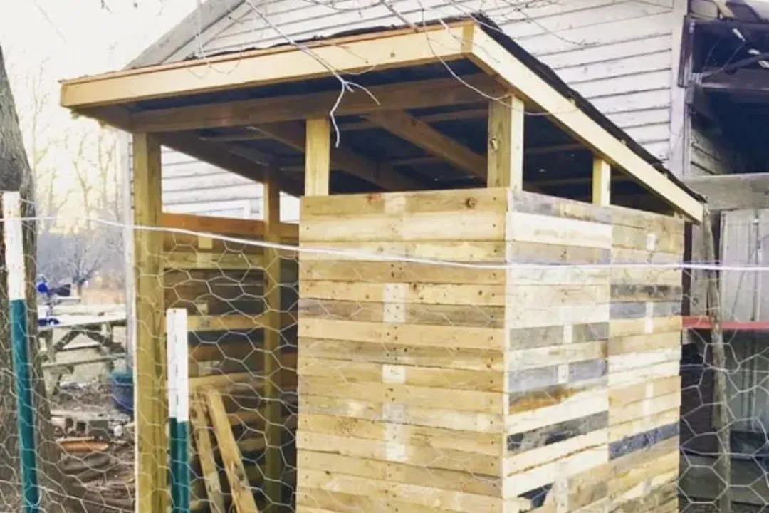 Upcycled Pallet Coop