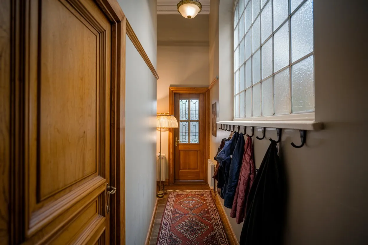 Maximize Style in Small Spaces With 20 Narrow Hallway Ideas