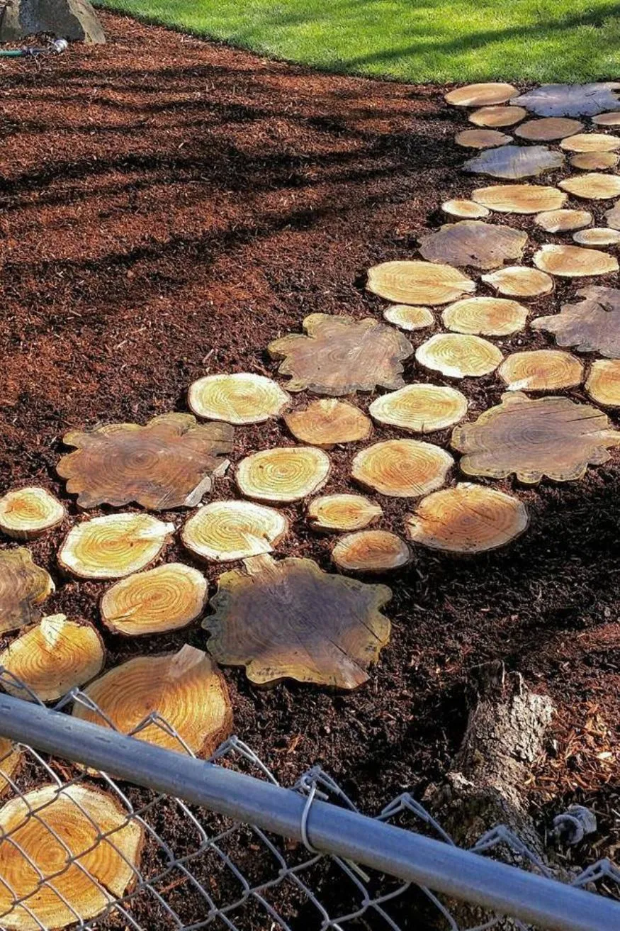 Mulch and Log Slices For Cheap Walkway