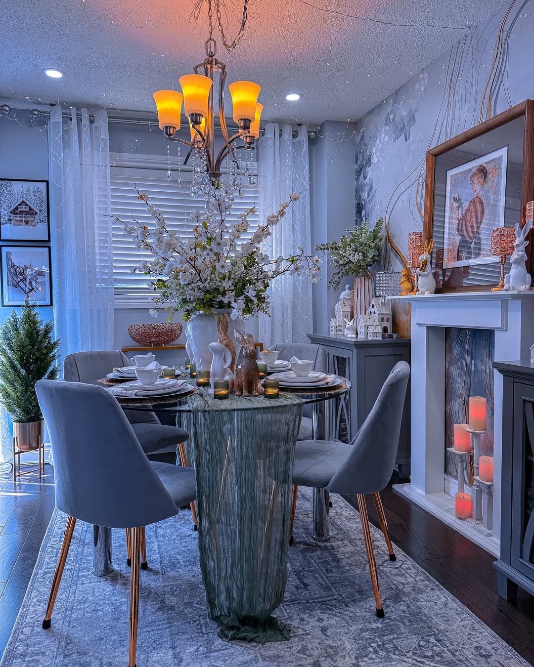Round Table in Small Dining Room Decor