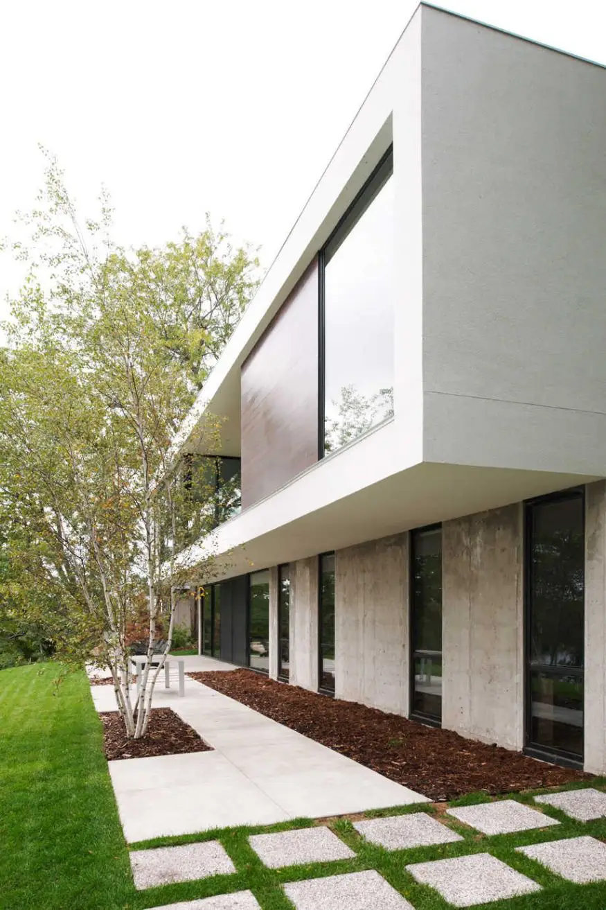 Cantilevered Upper Floors