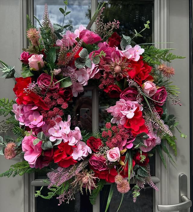 Hang a Seasonal Wreath Home Entrance Designs