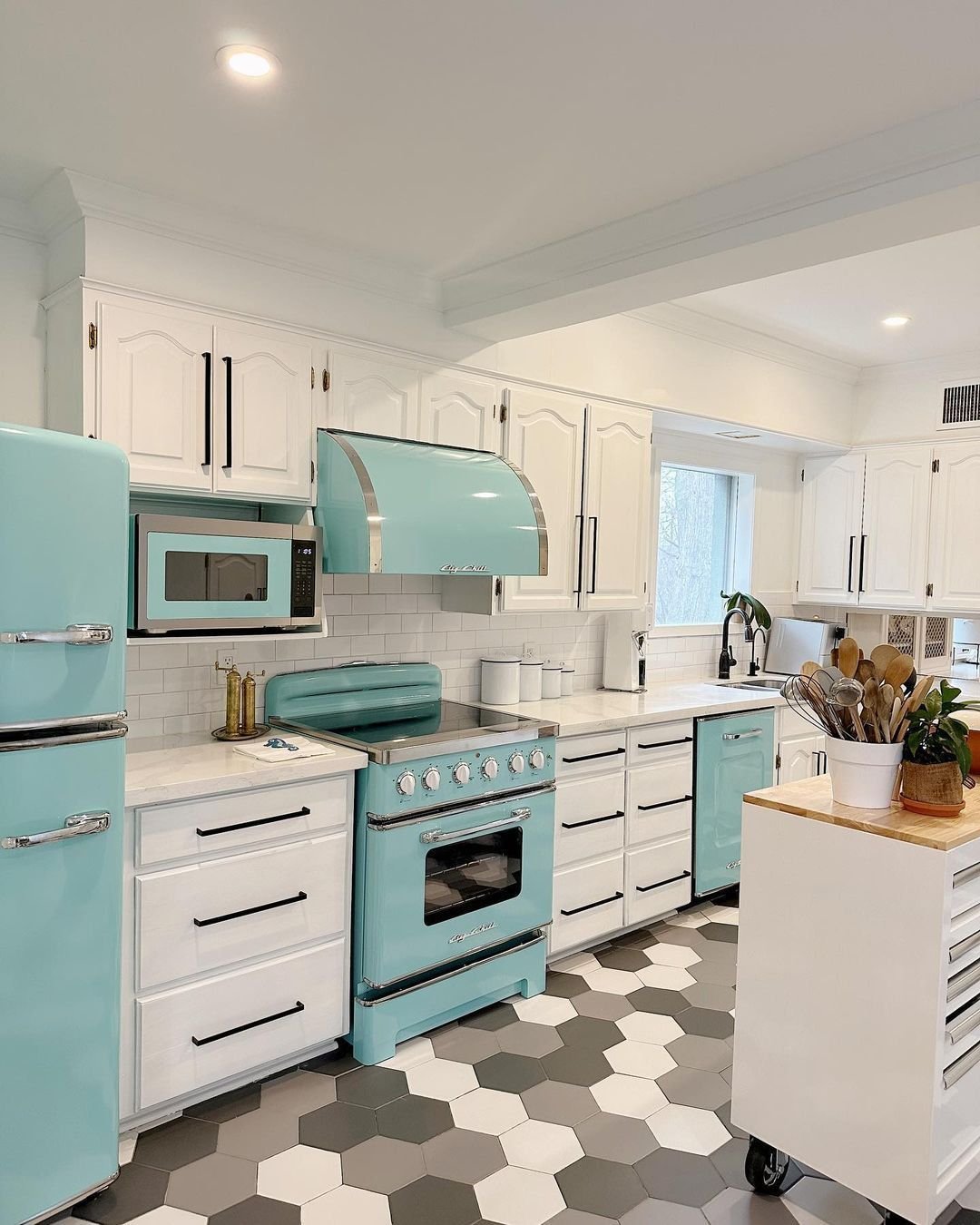 Vintage-Style Appliances Farmhouse Kitchens