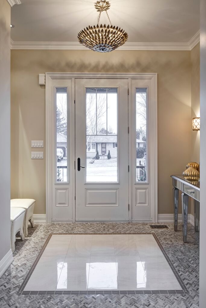 Best Paint Colors to Create a Welcoming Foyer