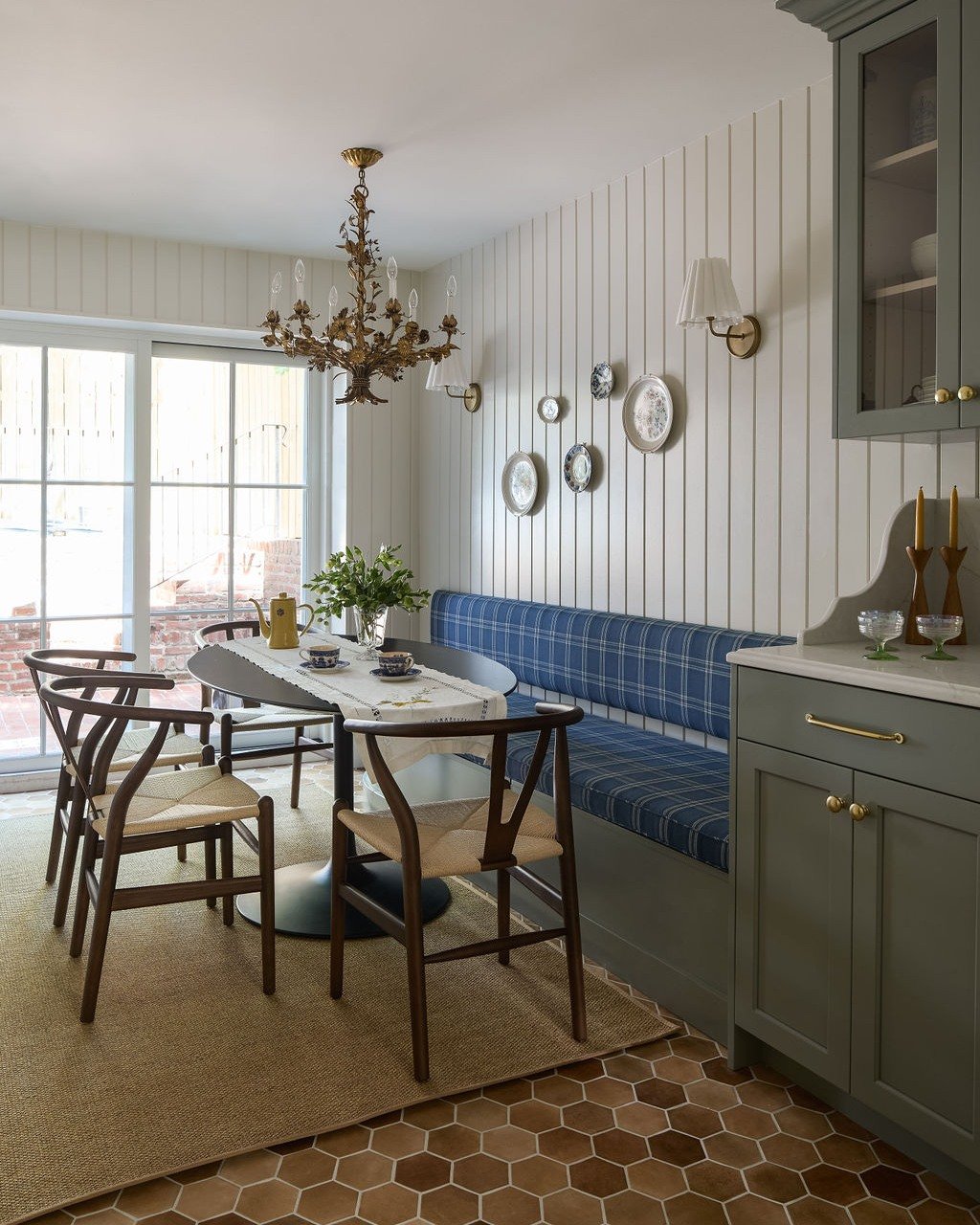 Personal Touches for Cozy Breakfast Nook