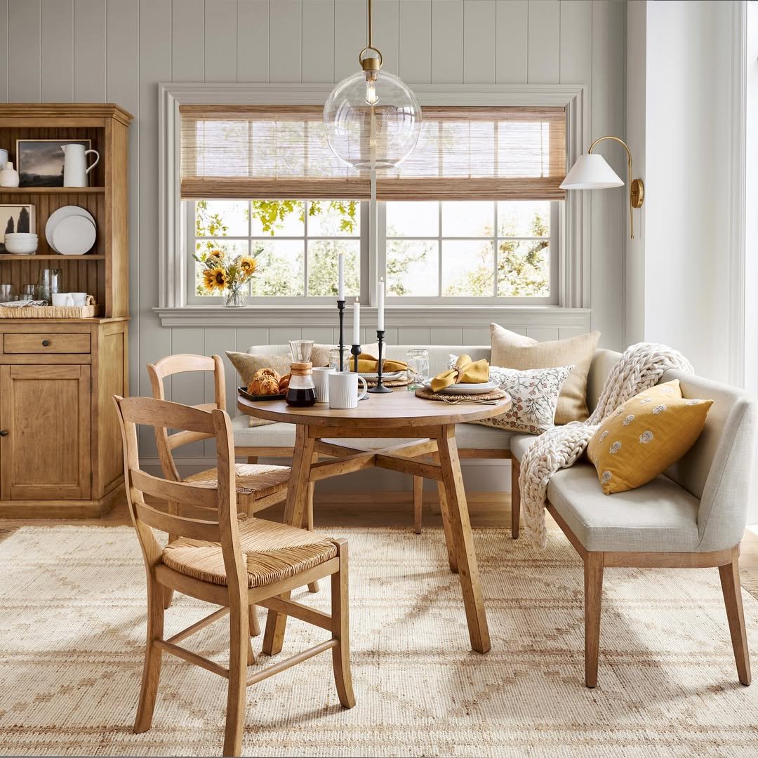 Table with Style for Cozy Breakfast Nook