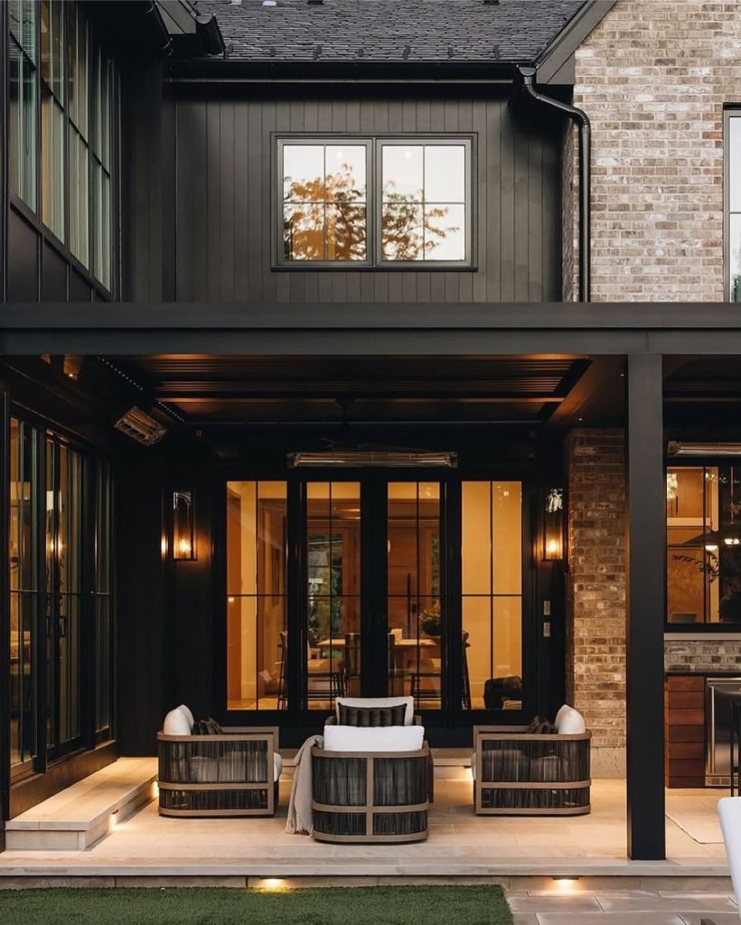 10 Stunning Dark Modern Farmhouse Exteriors To Inspire Your Next Build ...