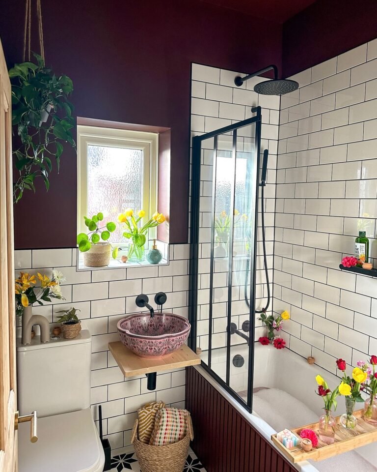 27 Tiny Bathroom Ideas That Make A Small Space Feel Luxurious And ...