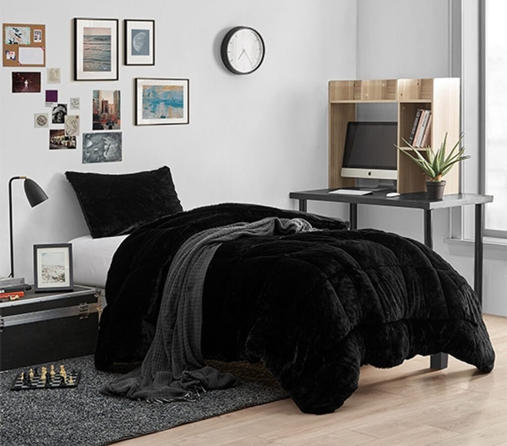 21. Soft Plush Comfort for a Cozy Work-Life Balance