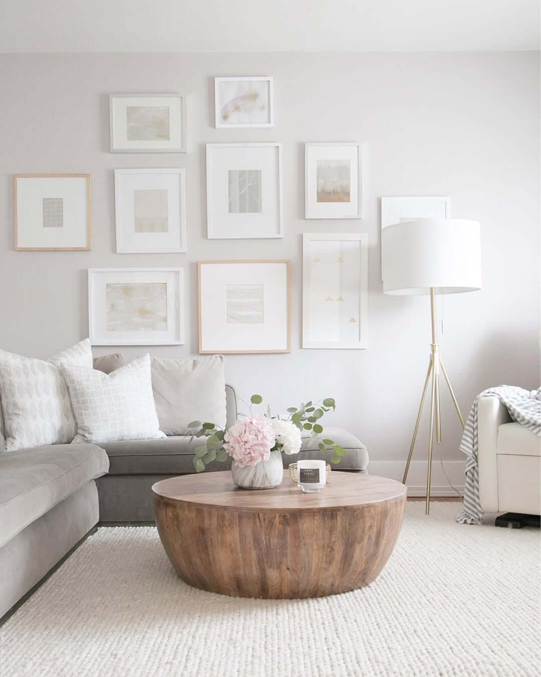 25 Stunning Living Room Gallery Wall Ideas To Elevate Your Space ...
