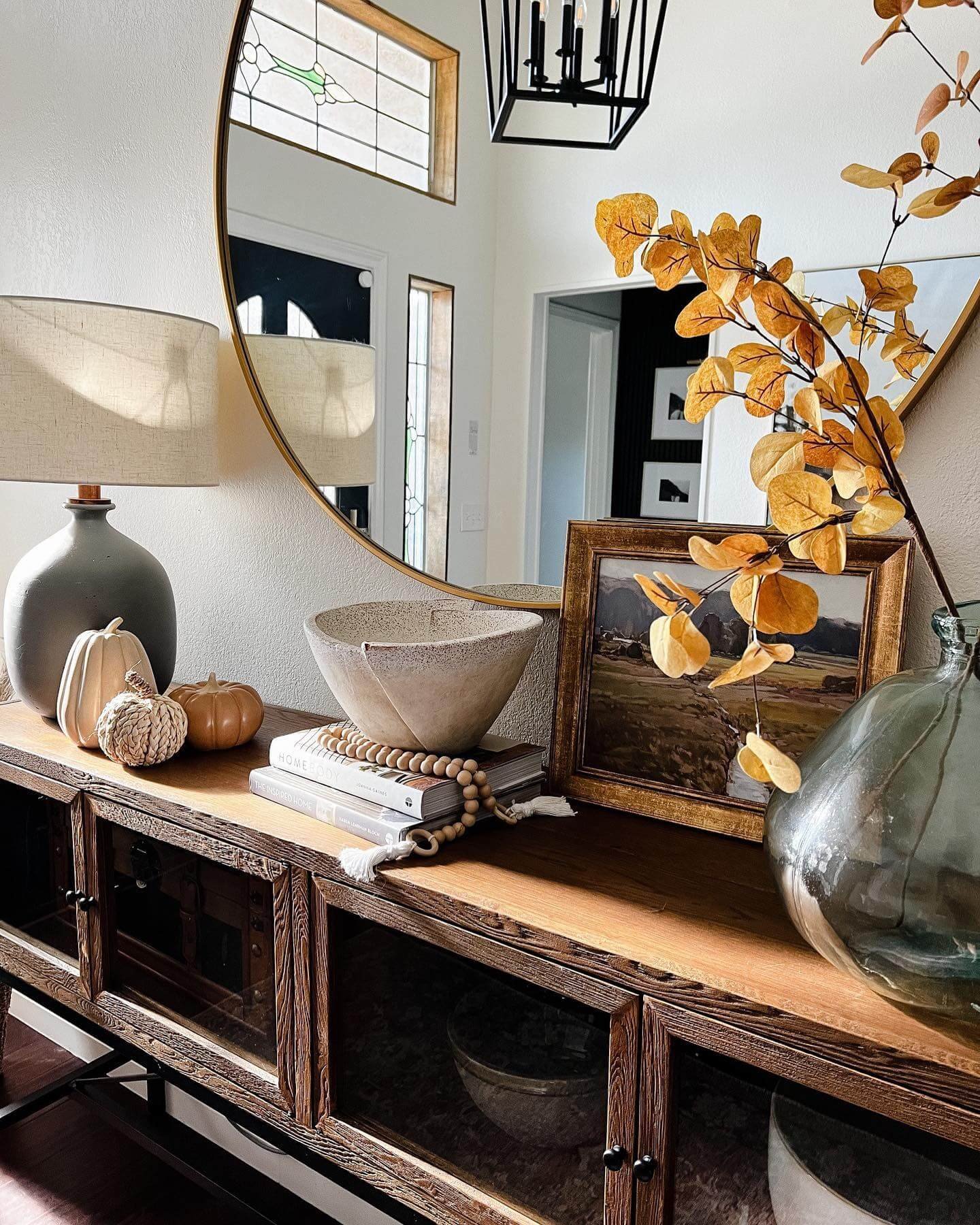 Layered Textures and Seasonal Colors for Entryway Decor Ideas