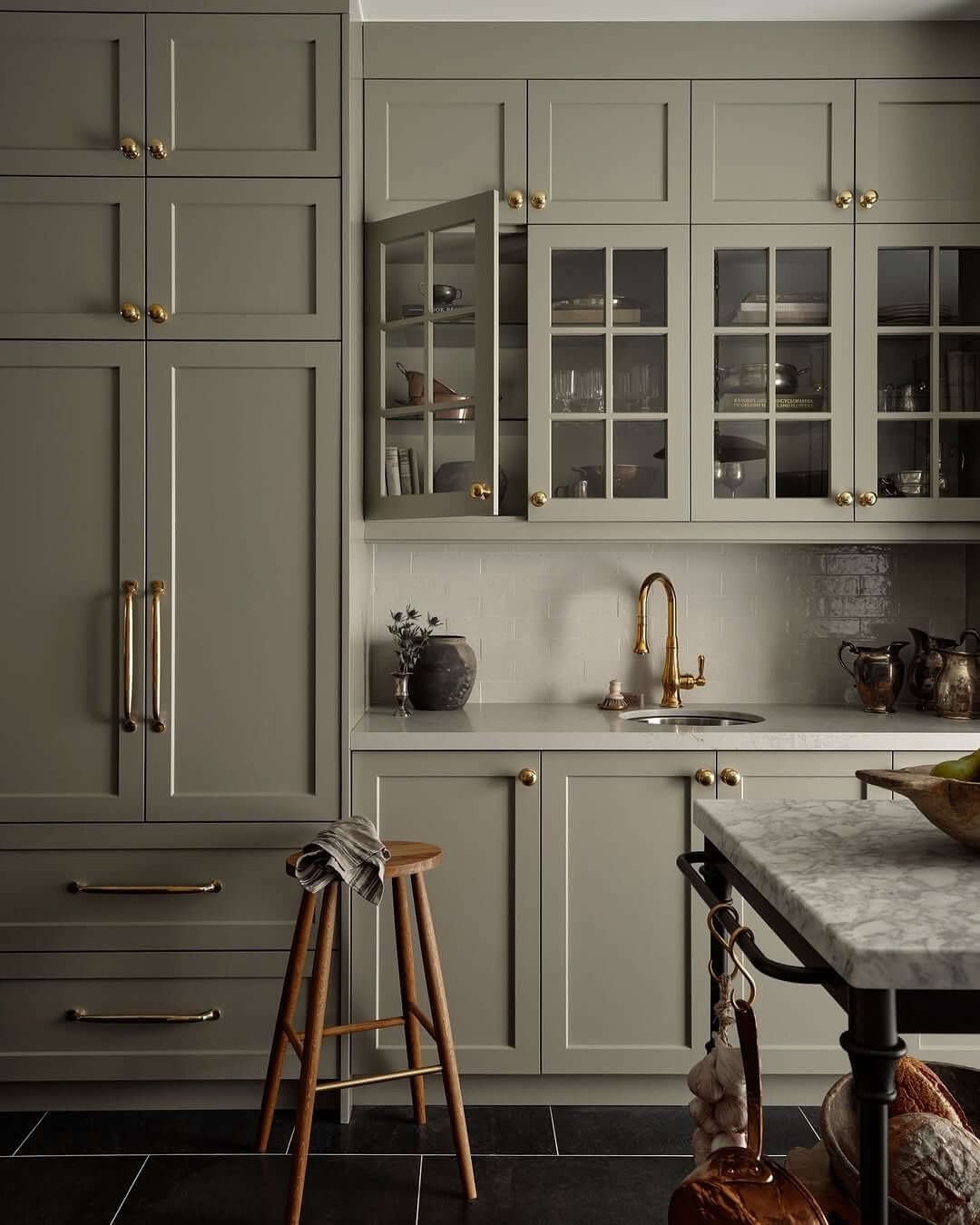  Glass-Front Cabinets Kitchen Cabinet Organization Ideas