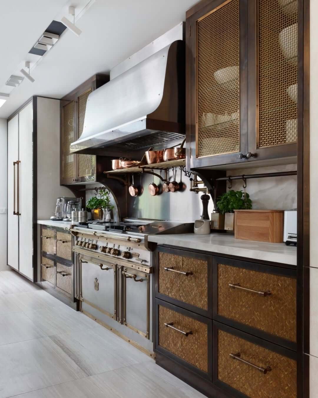 Stylish Functionality for Kitchen Cabinet Storage Ideas
