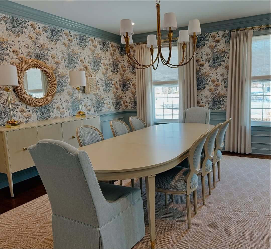 Vintage Floral Flair in Dining Room Paint Color Ideas