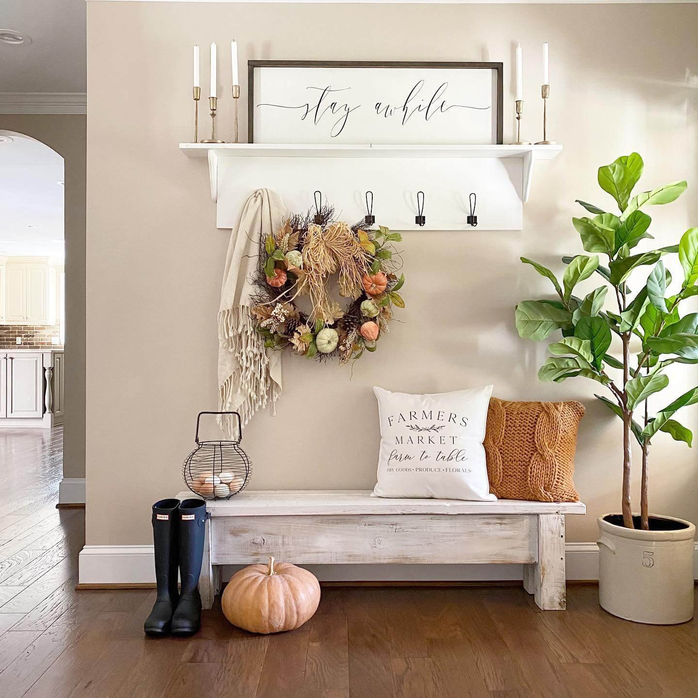 Touch of Rustic Charm in Entryway Decor Ideas