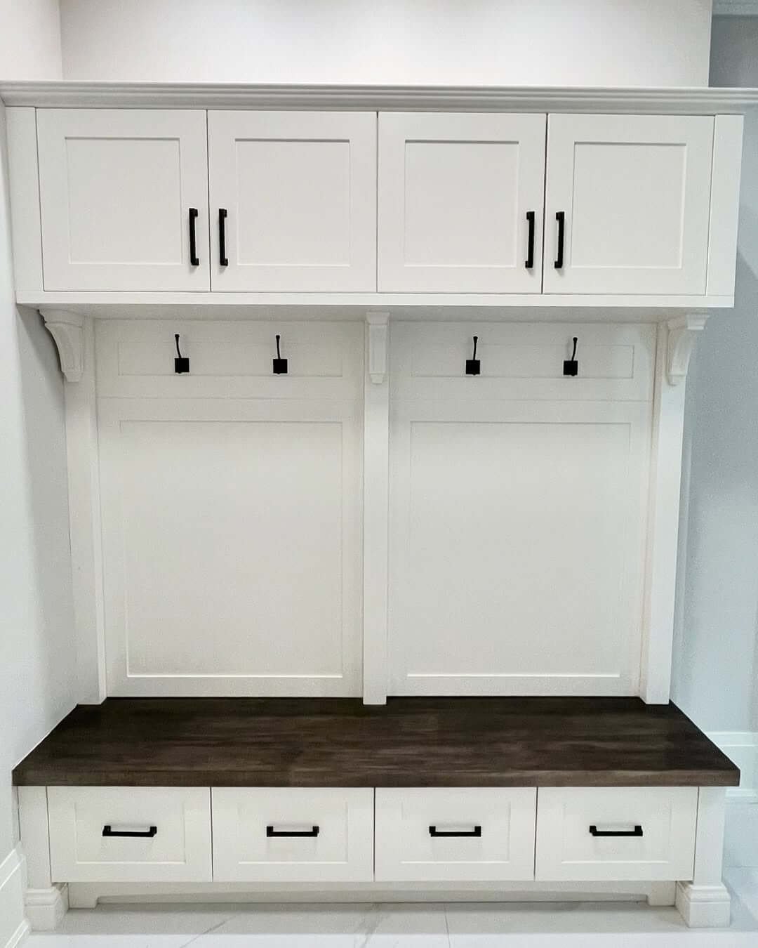 Stunning Mudroom Cabinets With Bench Ideas To Maximize Style And ...