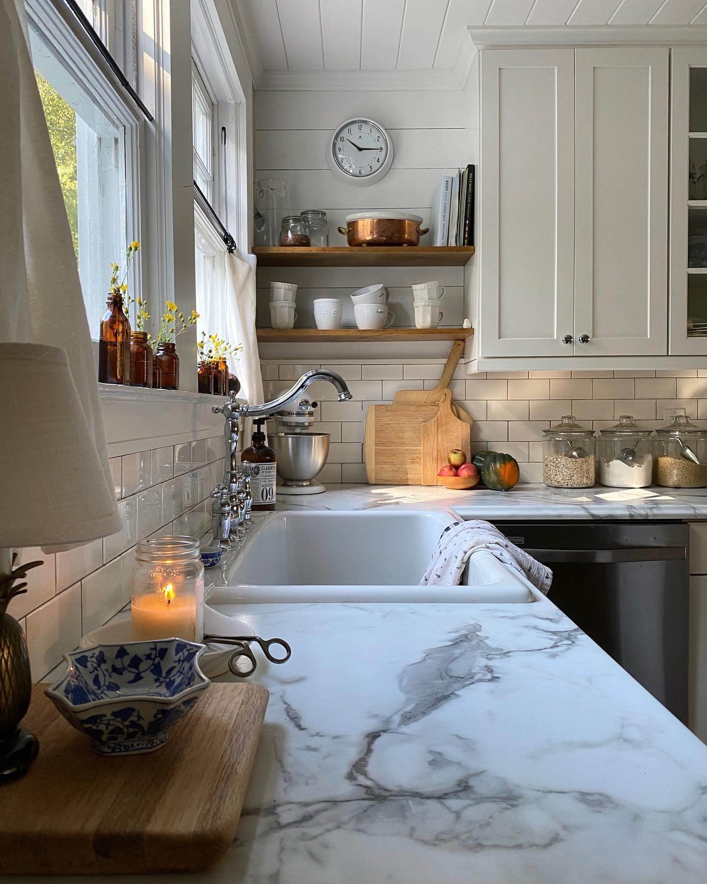 Warm Lighting and Copper Accents fpr Fall Kitchen Decor Ideas