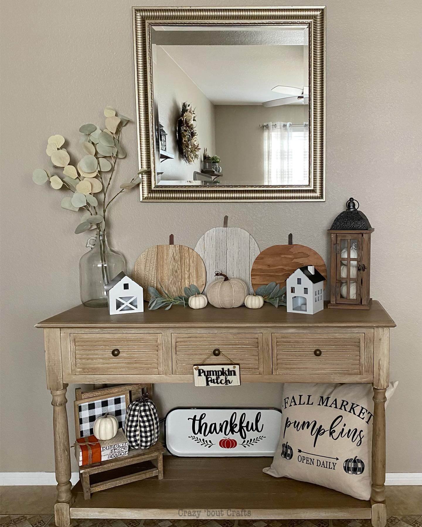 Charming Farmhouse Fall in Entryway Decor Ideas