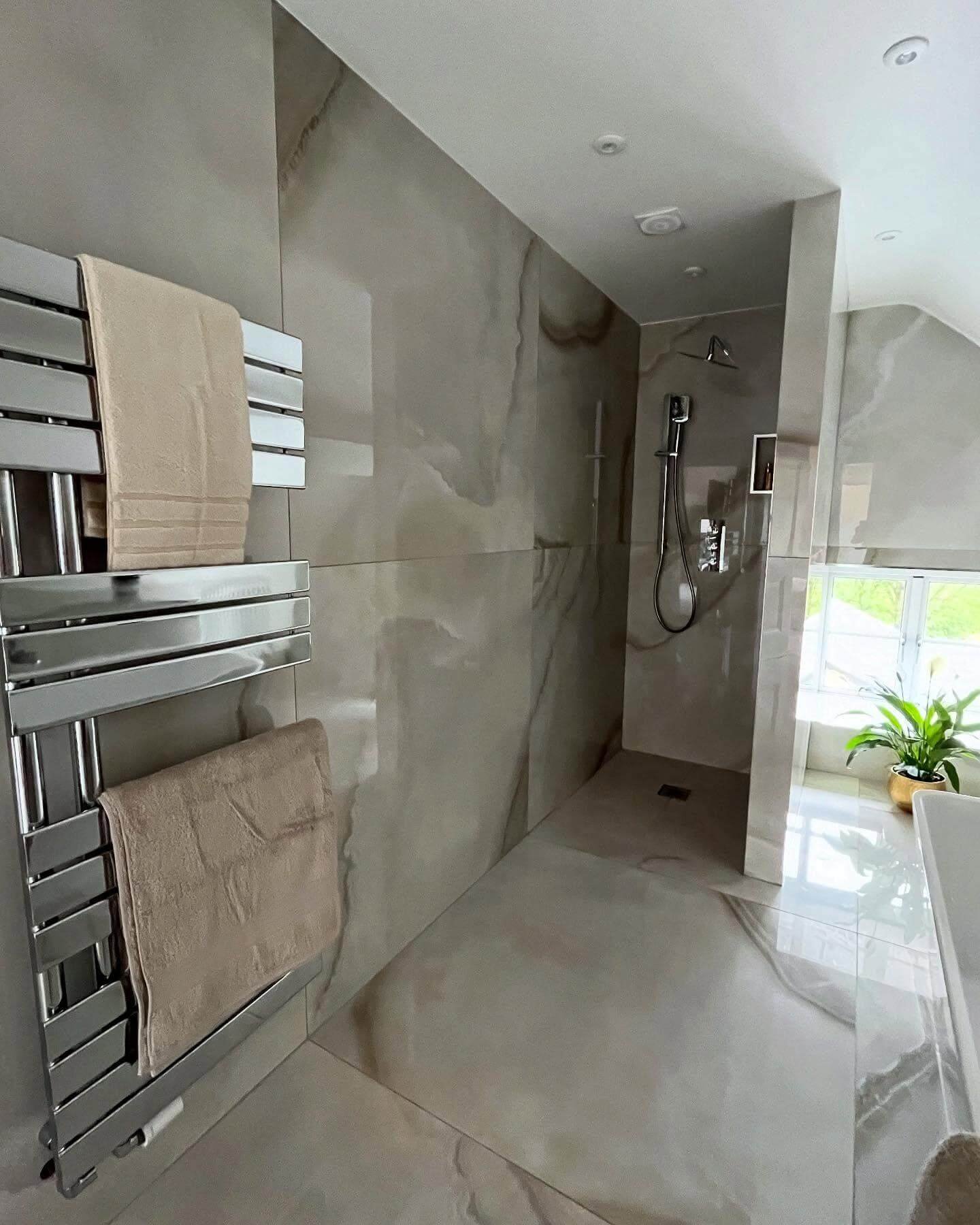 Polished Porcelain for a Glossy Retreat