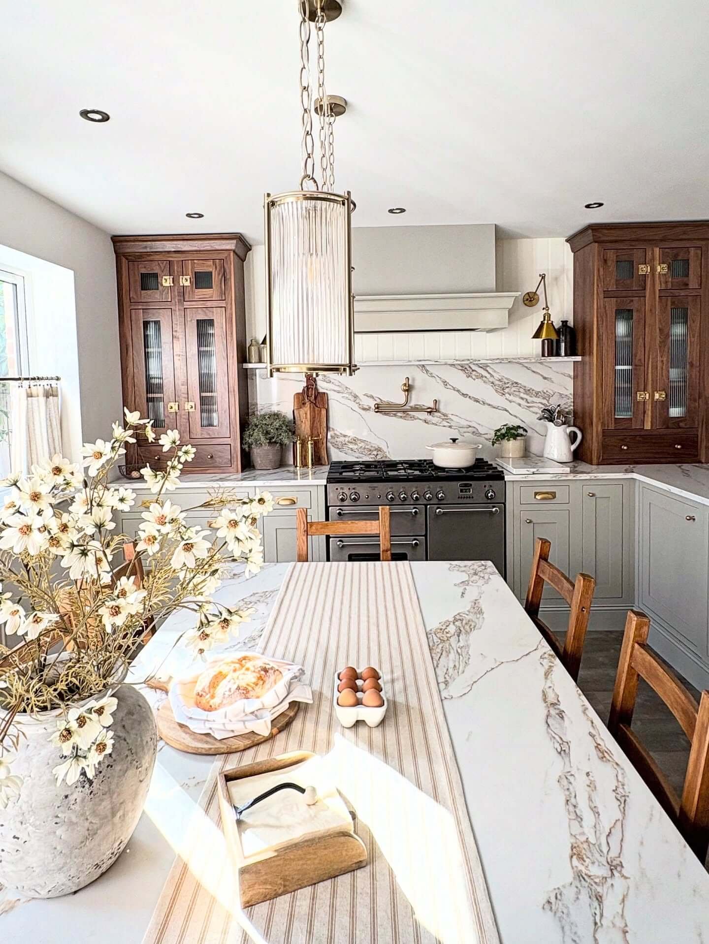 Dual Wood Cabinets for Traditional Style Kitchen 