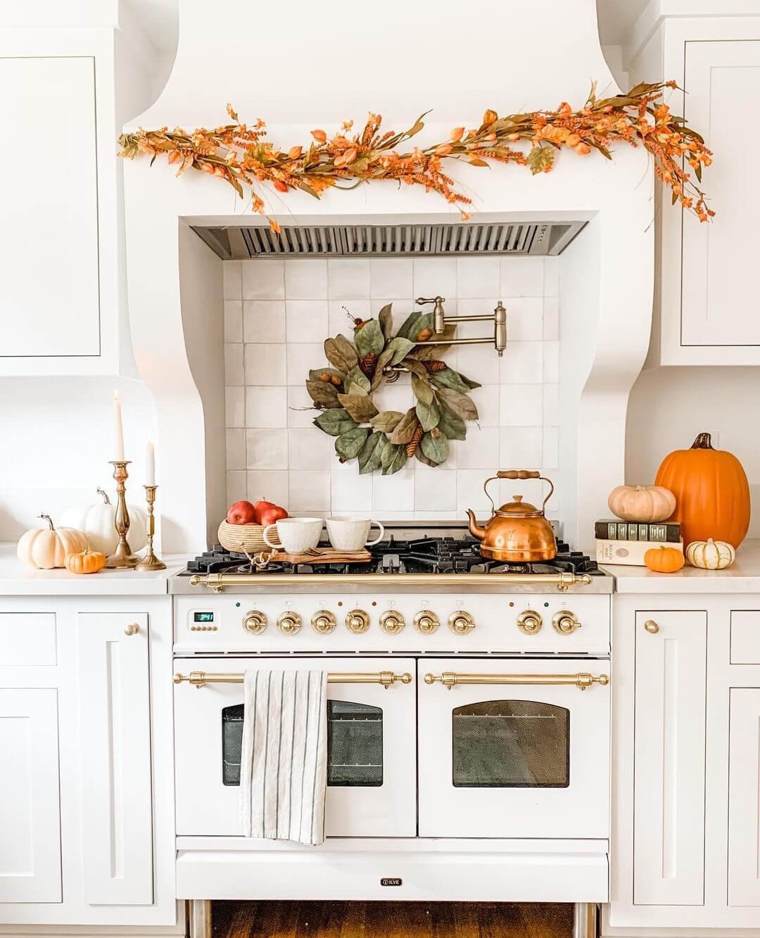 Pumpkins and Wreaths in Fall Kitchen Decor Ideas