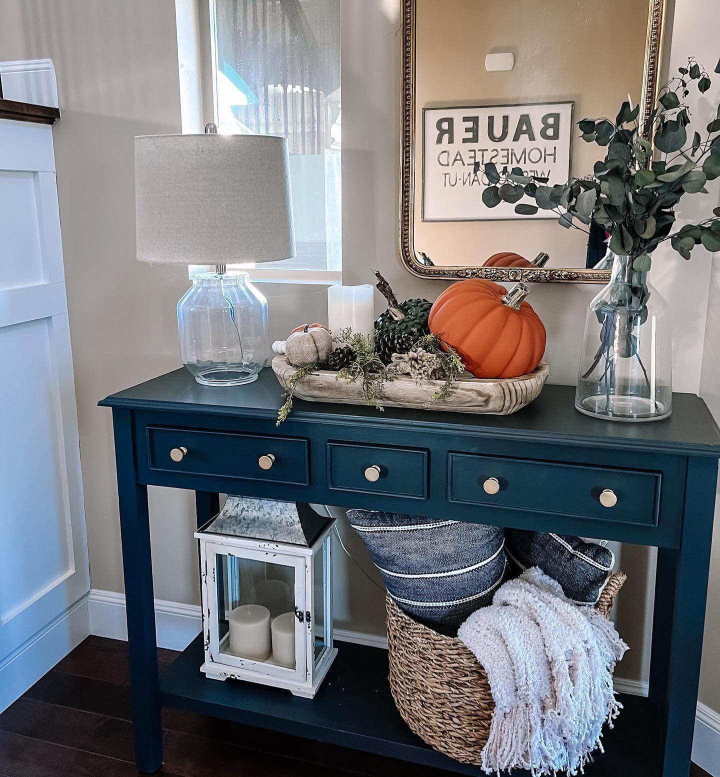 Dash of Blue for Entryway Decor Ideas