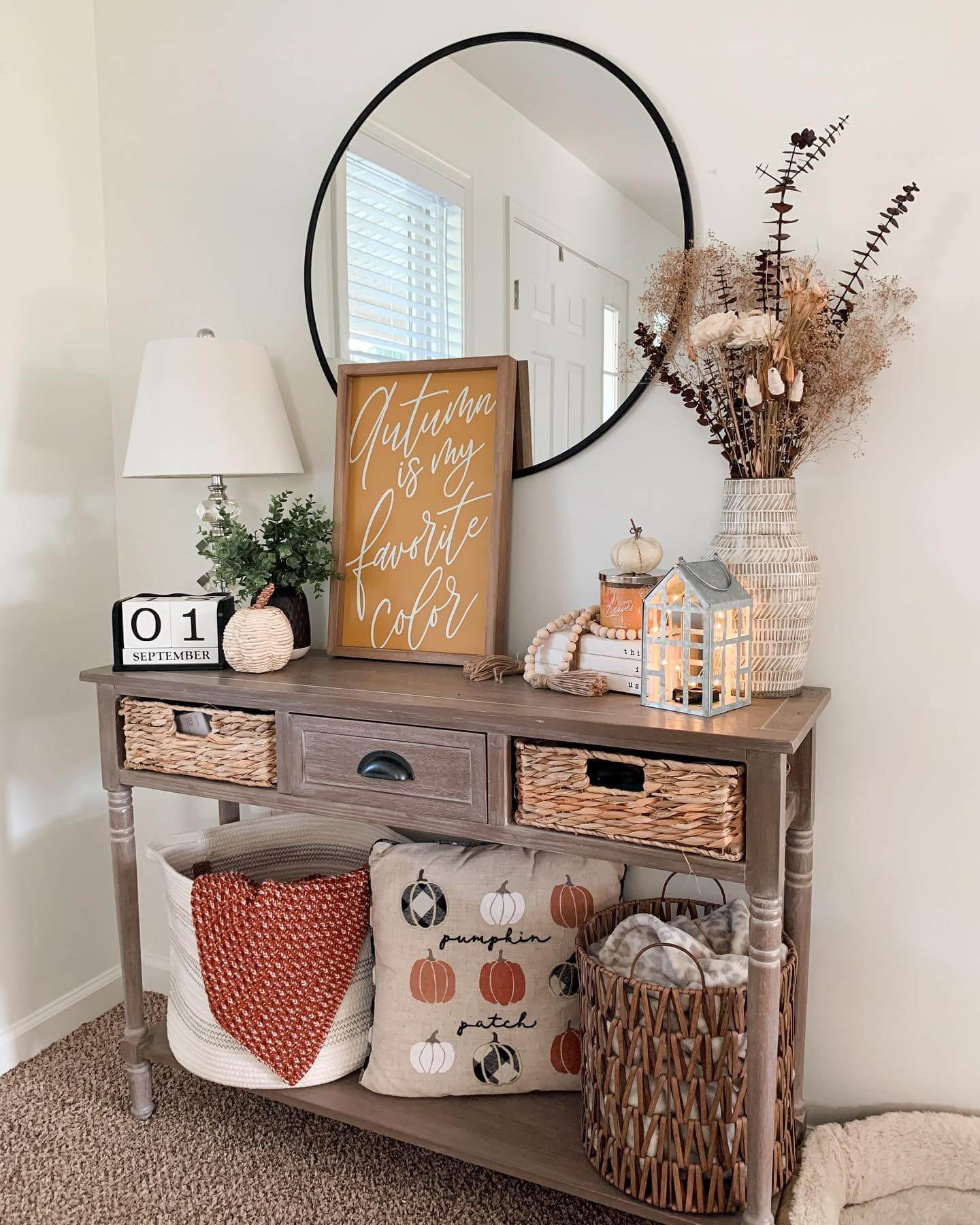 Playful and Cozy Fall in Entryway Decor Ideas