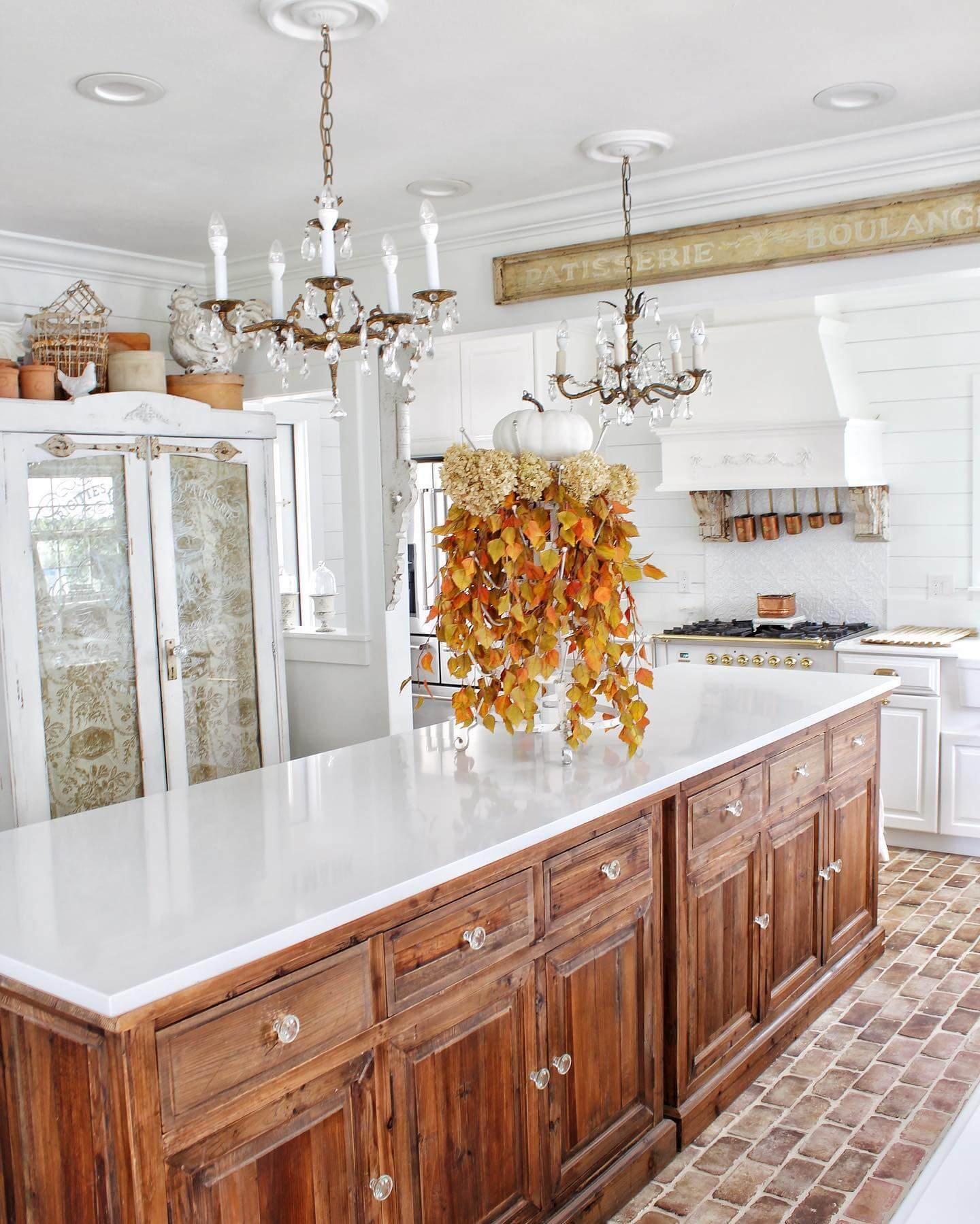 Dramatic Fall Centerpiece for Fall Kitchen Decor Ideas