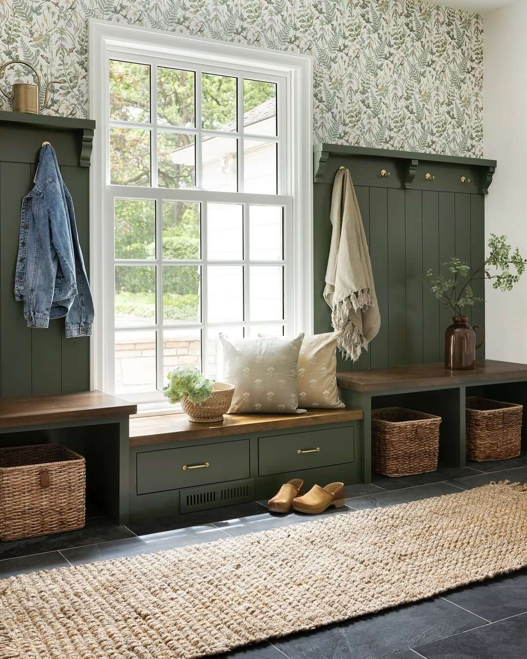 Stunning Mudroom Cabinets With Bench Ideas To Maximize Style And ...