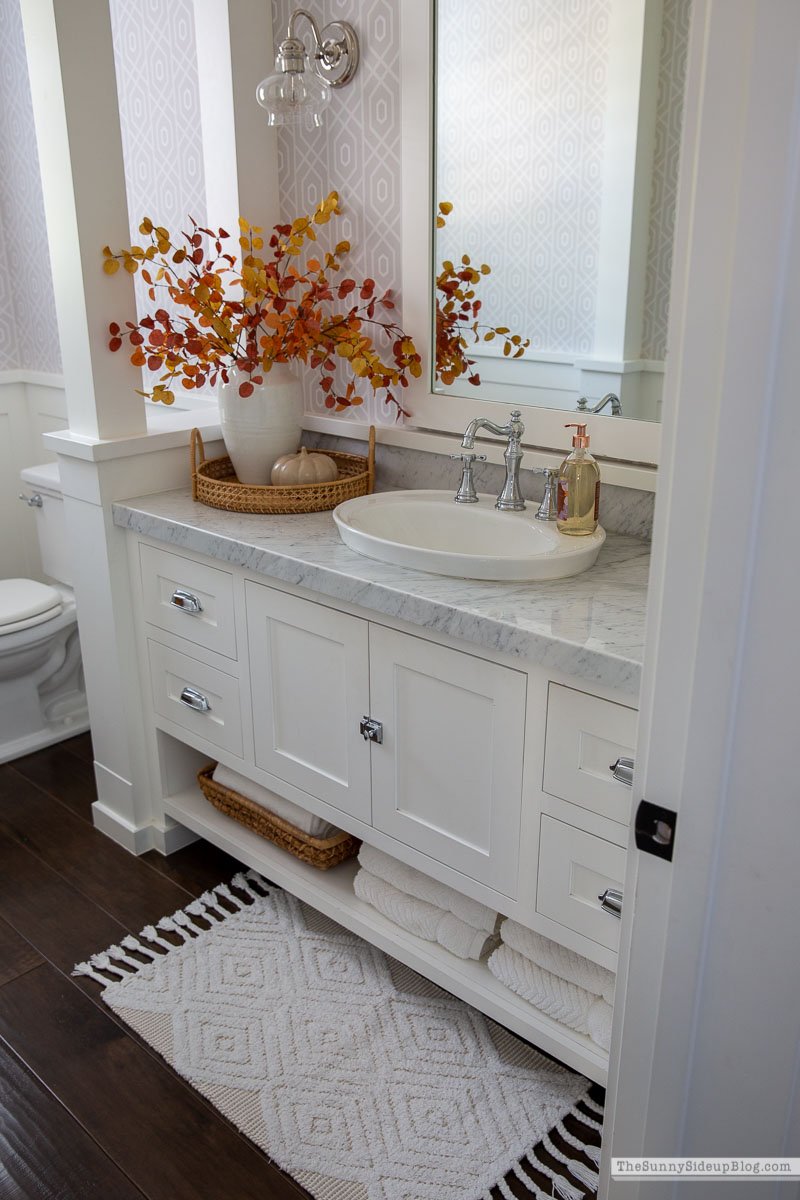25 Cozy Fall Bathroom Decor Ideas That Will Make You Fall in Love with Your Space! - Vintage Charm