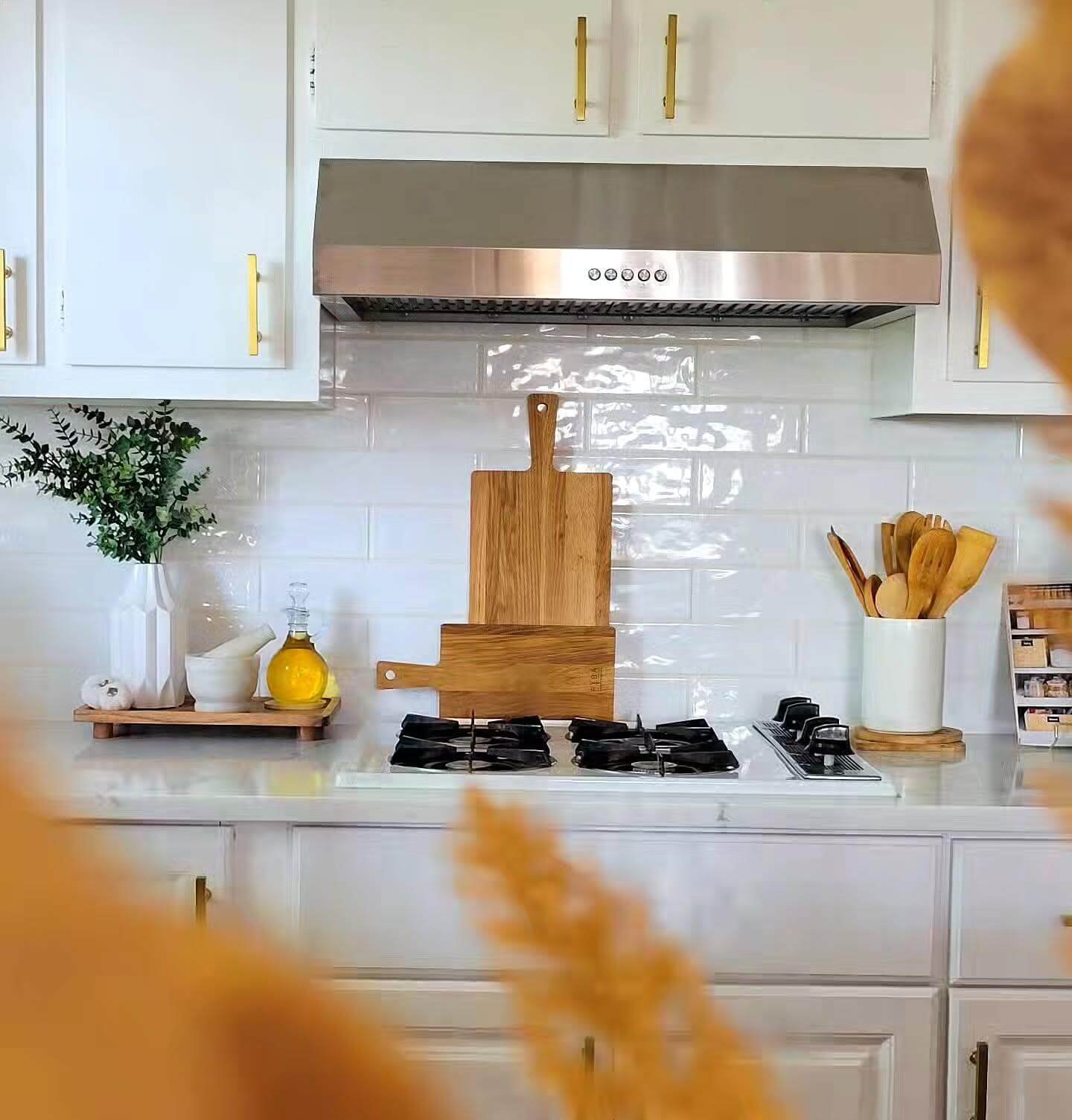 Neutral Fall Accents for Fall Kitchen Decor Ideas