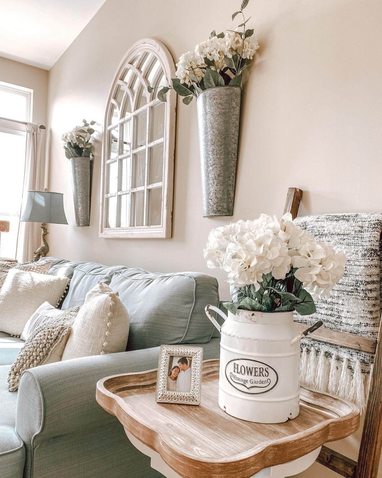 23 Boho Farmhouse Living Room Ideas To Transform Your Space ...