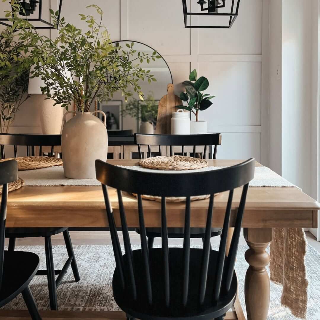 Minimalist Charm with Modern Elegance Dining Nook