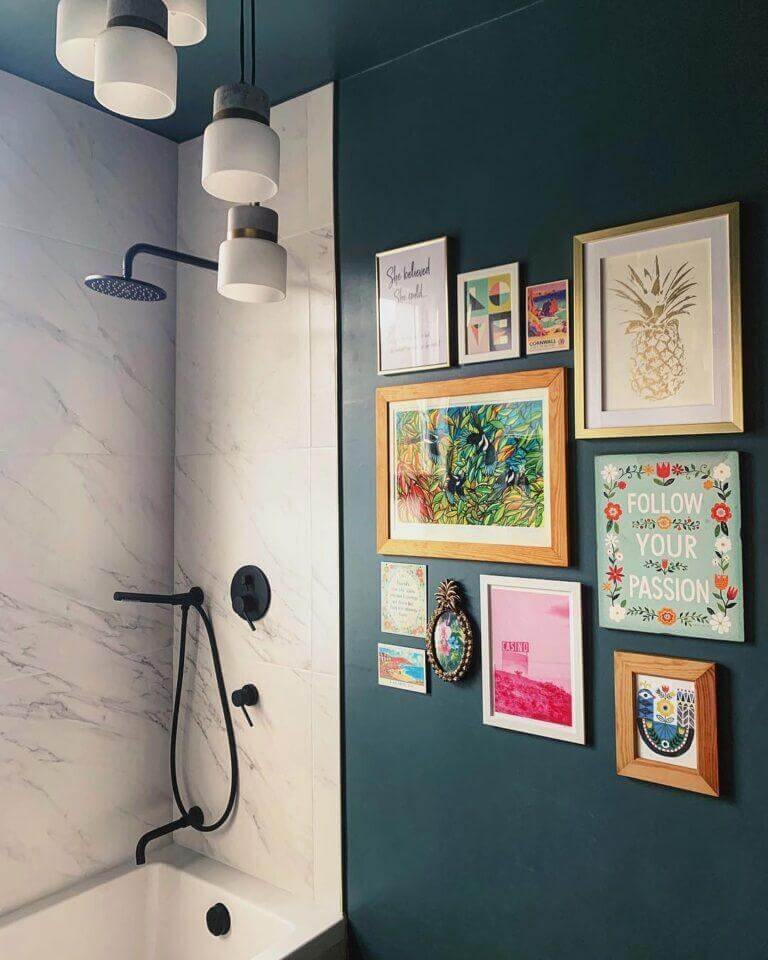 Classic Luxury Bathroom Gallery Wall Ideas
