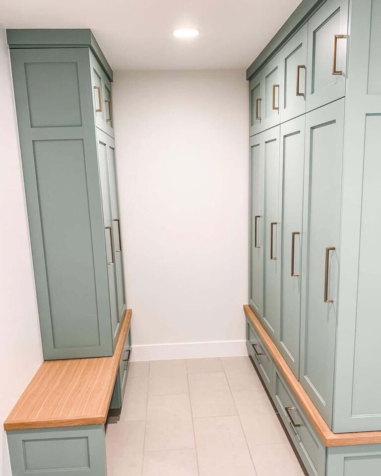 Stunning Mudroom Cabinets With Bench Ideas To Maximize Style And ...
