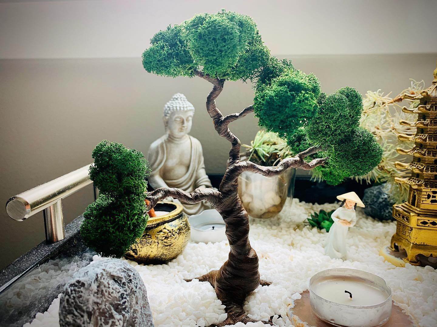 Miniature Zen Gardens with Bonsai-Inspired Desktop Retreat