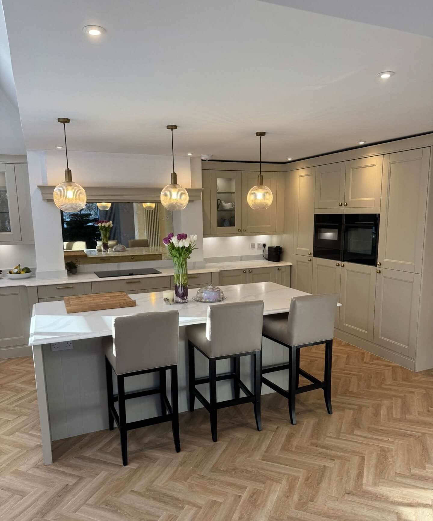 Neutrals and Understated Beauty for Traditional Style Kitchen 