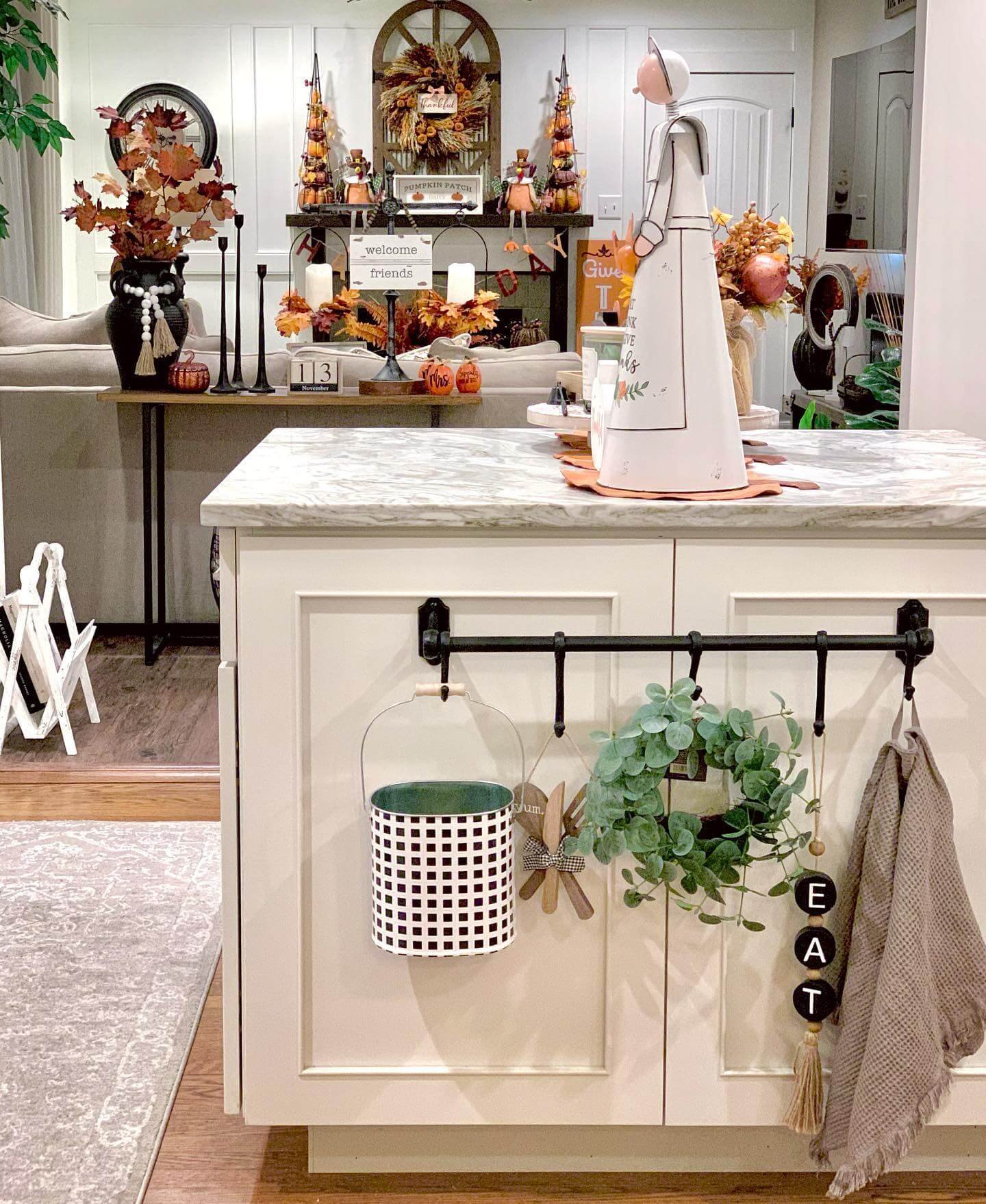Connects Kitchen to Living Space With Fall Kitchen Decor Ideas