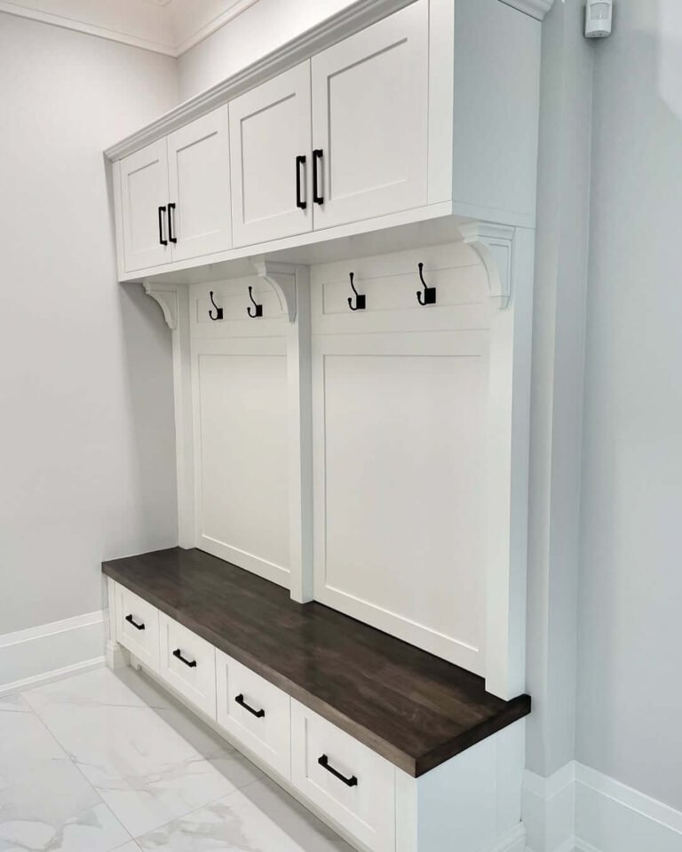 Stunning Mudroom Cabinets With Bench Ideas To Maximize Style And ...