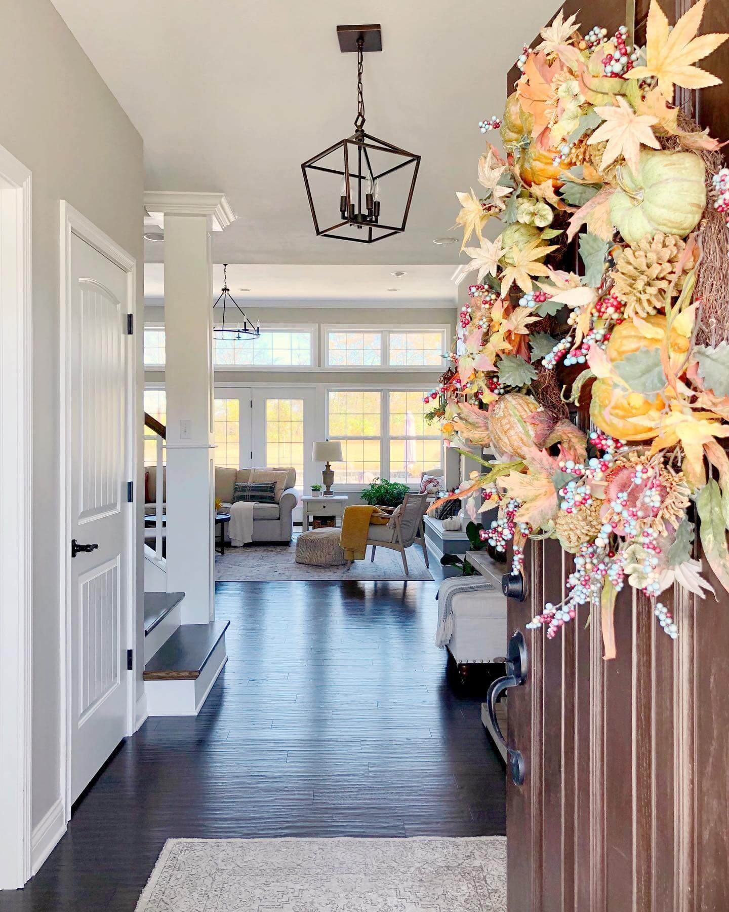Touch of Fall in Every Corner of Entryway Decor Ideas