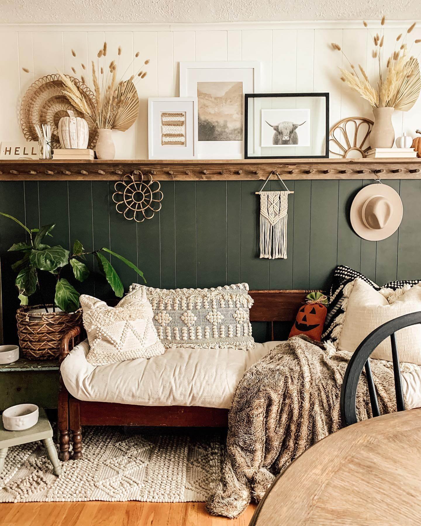 Vintage Vibes for Entryway Decor Ideas