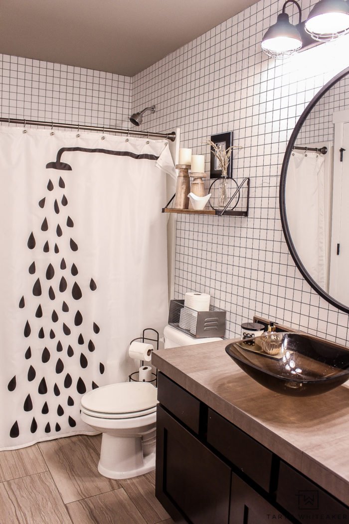 25 Cozy Fall Bathroom Decor Ideas That Will Make You Fall in Love with Your Space! - Vintage Textiles
