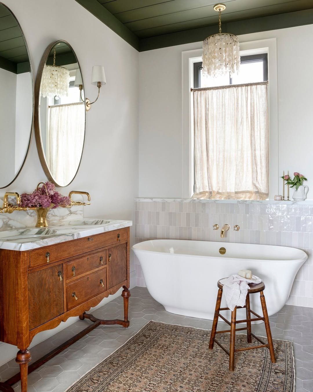 25 Cozy Fall Bathroom Decor Ideas That Will Make You Fall in Love with Your Space! - Autumnal Accents