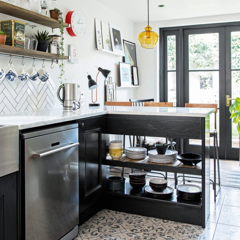 Designing a Functional Kitchen Peninsula