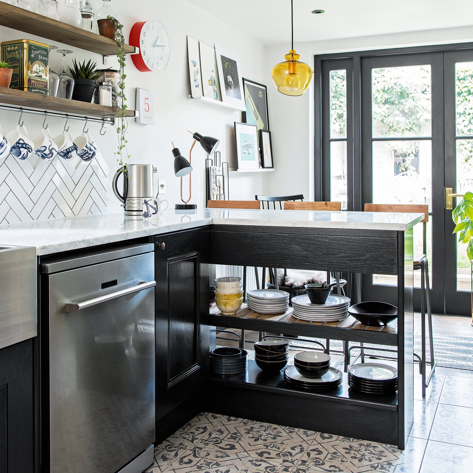 Designing a Functional Kitchen Peninsula